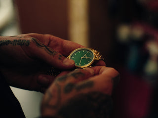 paul hewitt holding watch